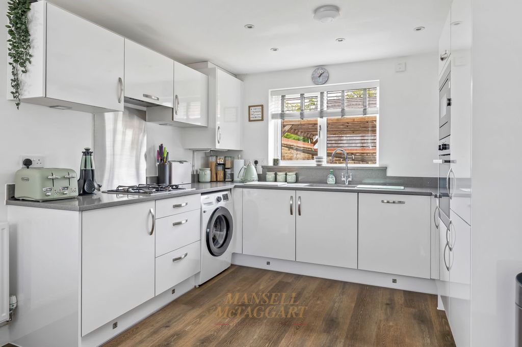 Property photo 3 of 28