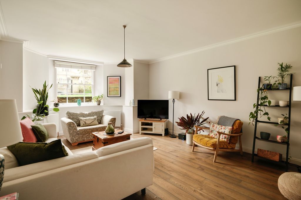 Property photo 3 of 15 Sitting Room
