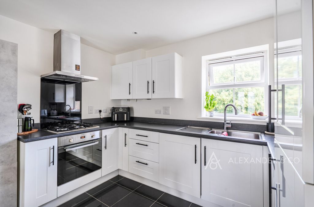 Property photo 3 of 11 6E3E70Ec-8520-4B1...
