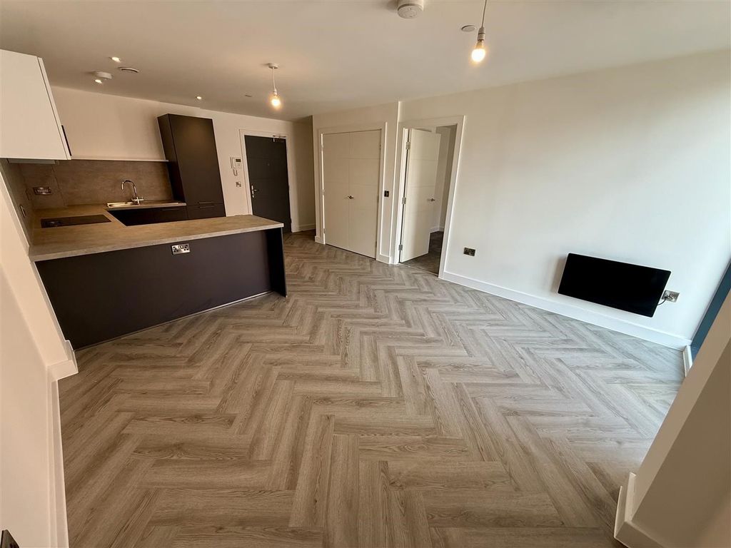 Property photo 3 of 8 Kitchen