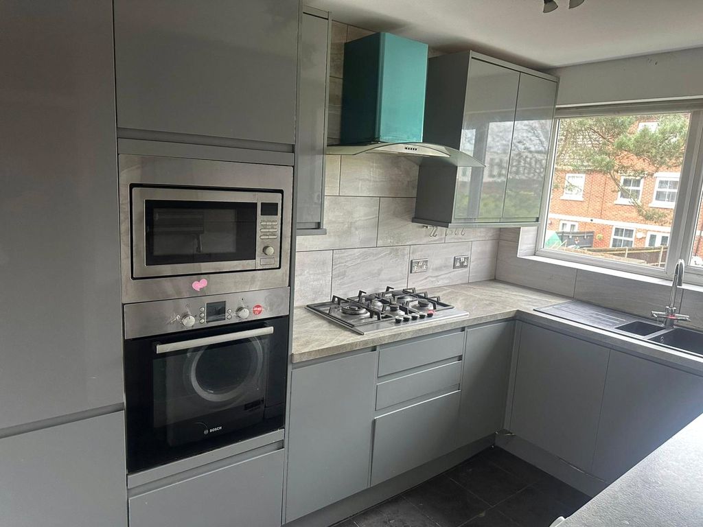 Property photo 2 of 8 Kitchen