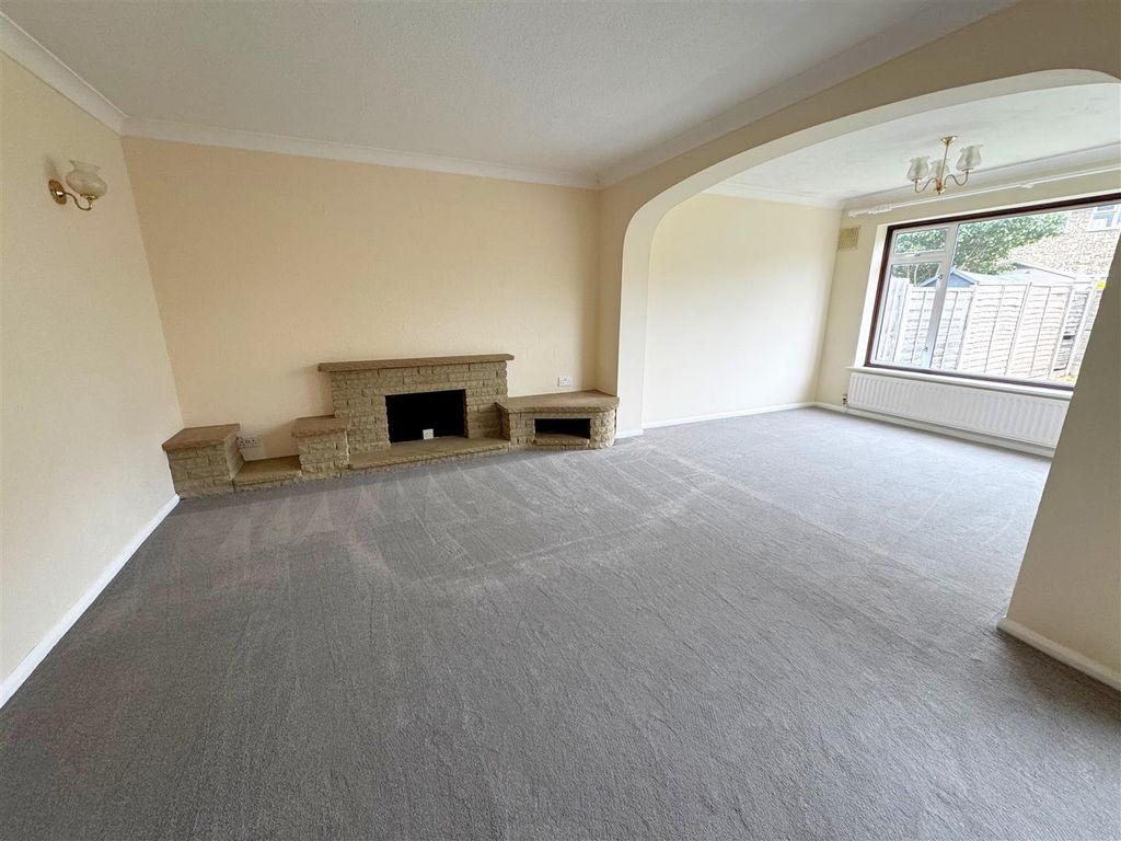 Property photo 2 of 10 Living Room.Png