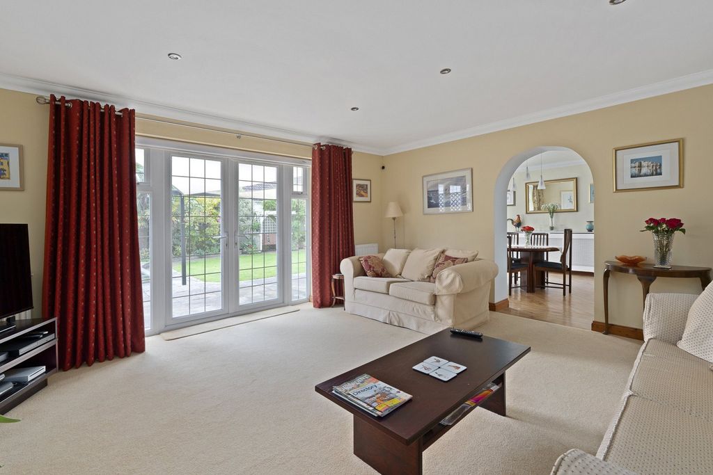 Property photo 2 of 35 Sitting Room