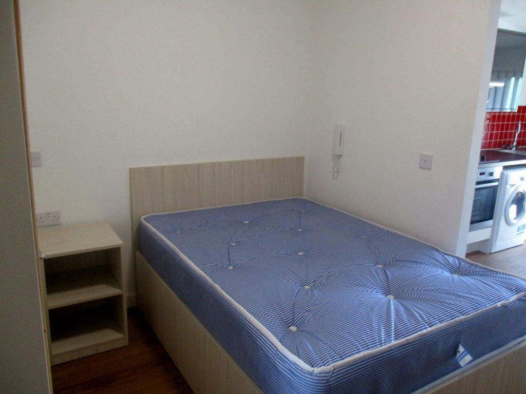 Property photo 2 of 16 7 Kiln Court Bedroom 2017.Jpg