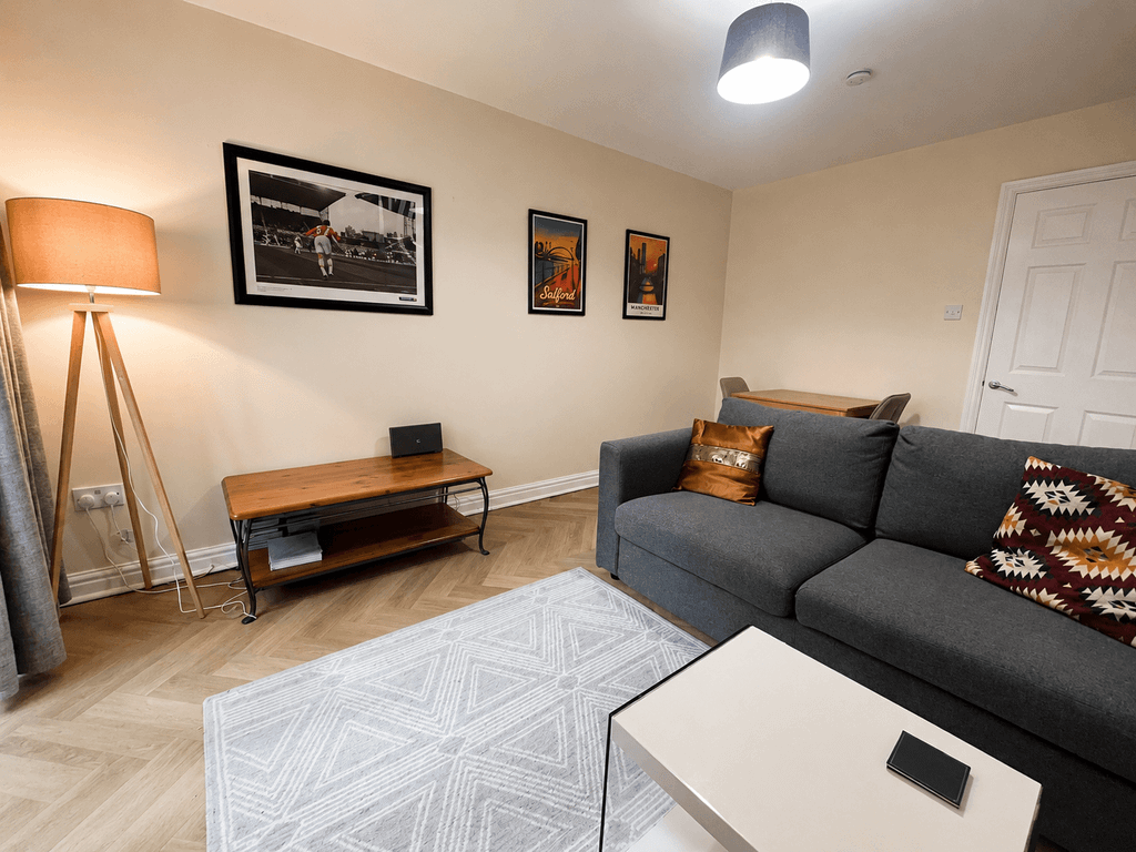 Property photo 2 of 11 Lounge
