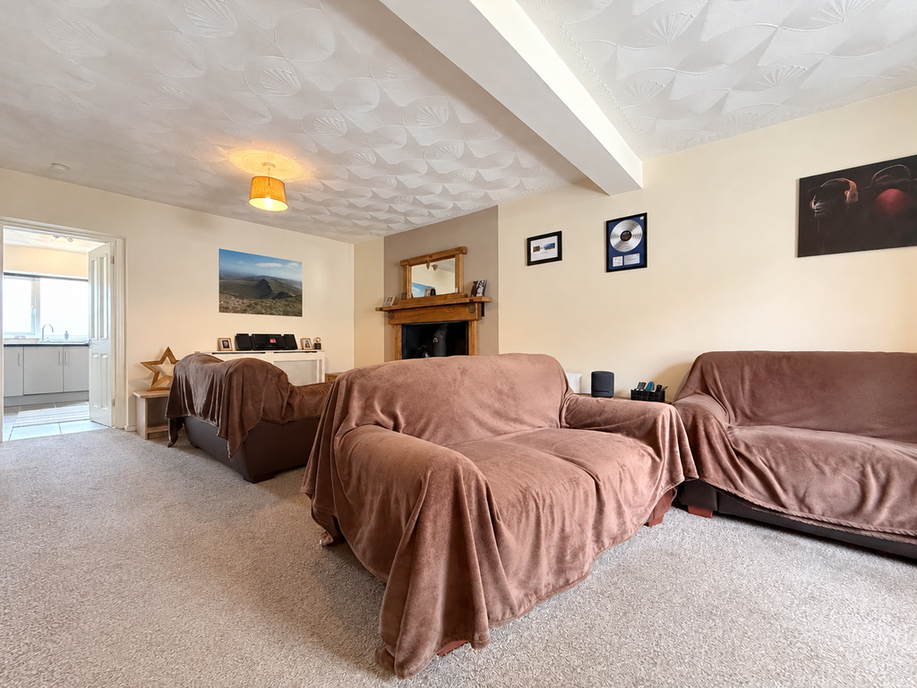 Property photo 2 of 18 19080A4C-8Ab8-4F25-Bac1-9D402A6C023F