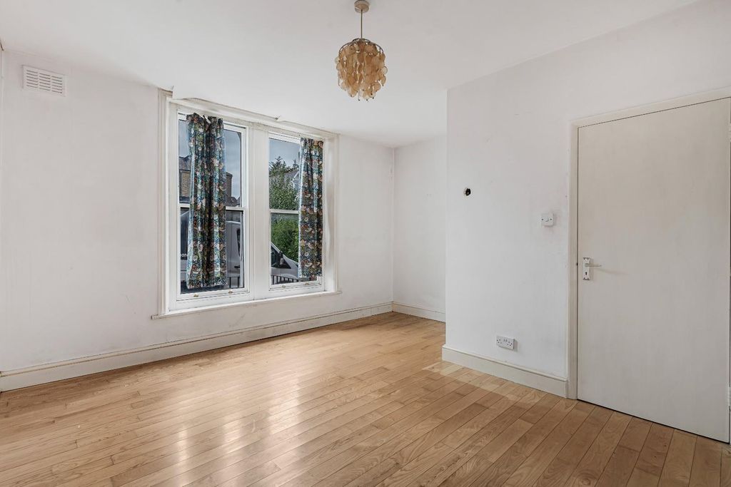 Property photo 2 of 22 24_65229.Jpg