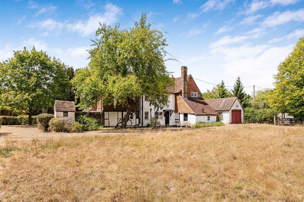 Property photo 2 of 18 Charlwood Place Farm