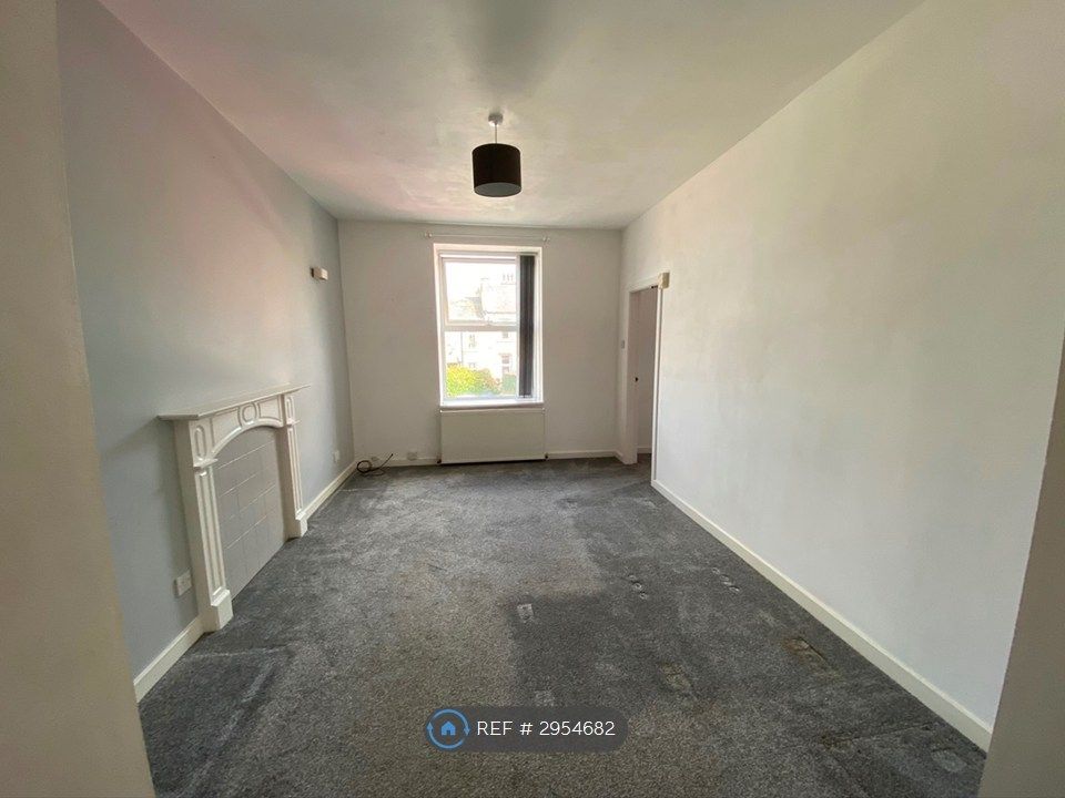 Property photo 3 of 6 Living Room