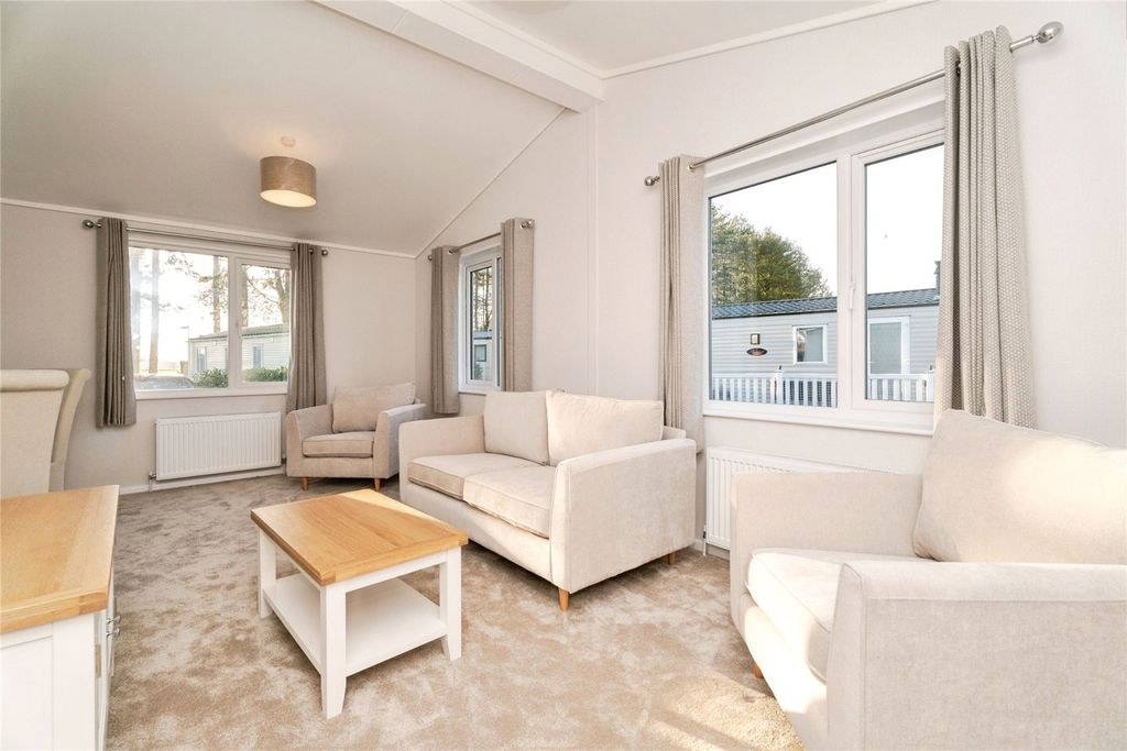 Property photo 2 of 23 Picture No. 13