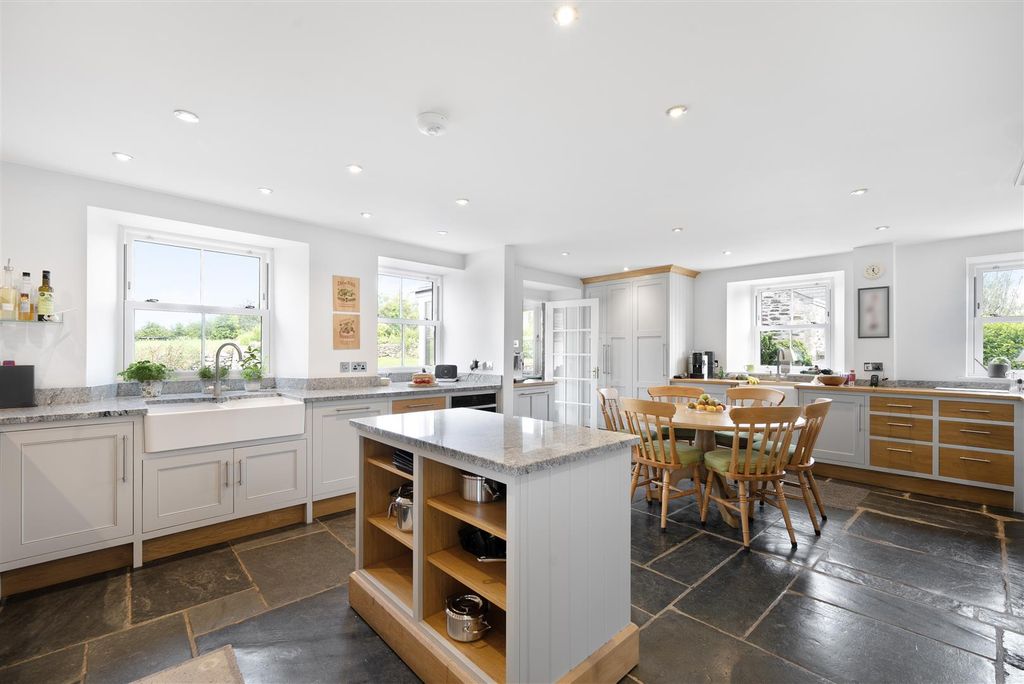 Property photo 2 of 46