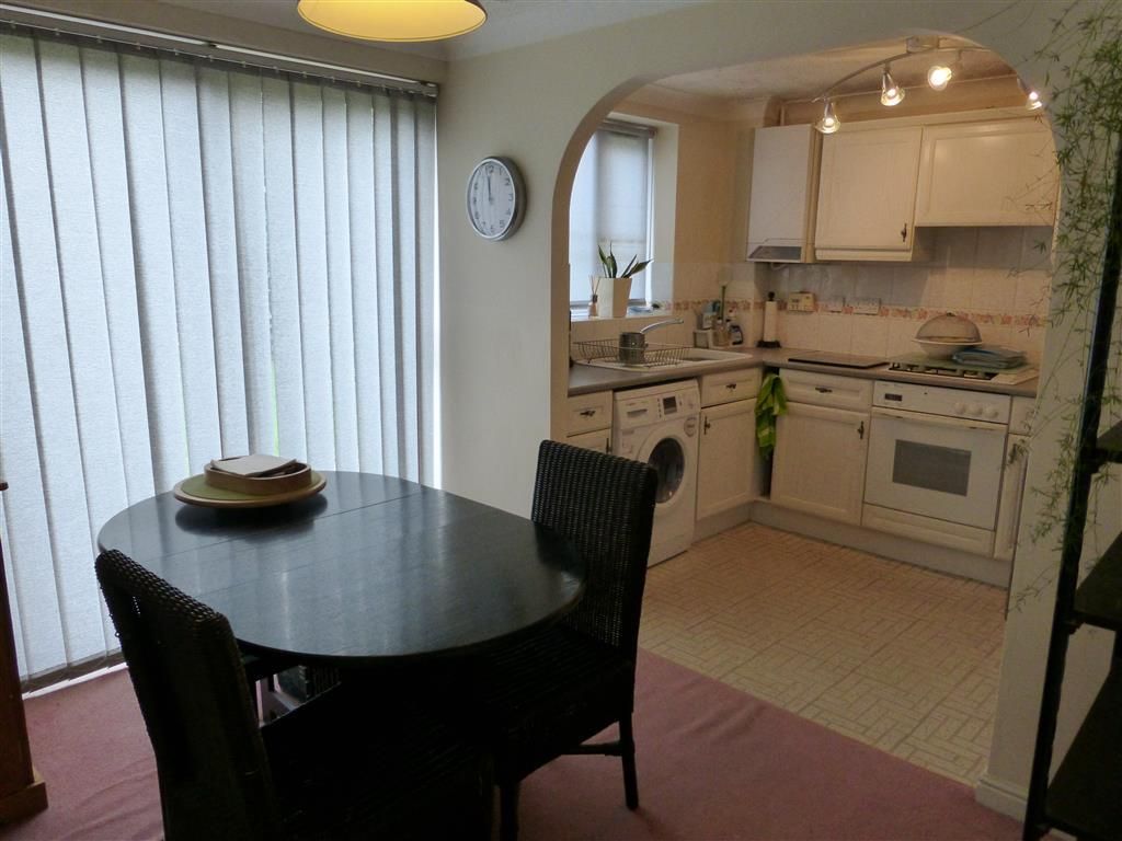 Property photo 3 of 6 Kitchen