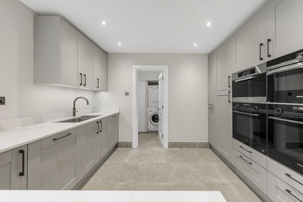 Property photo 2 of 26