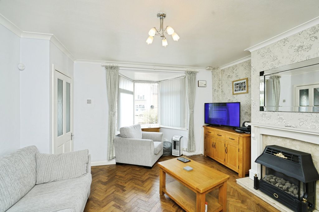 Property photo 2 of 17 Photo