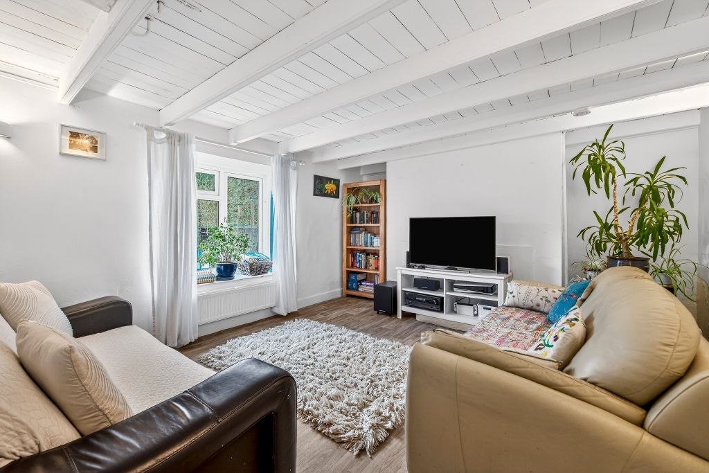 Property photo 2 of 29 Front Reception