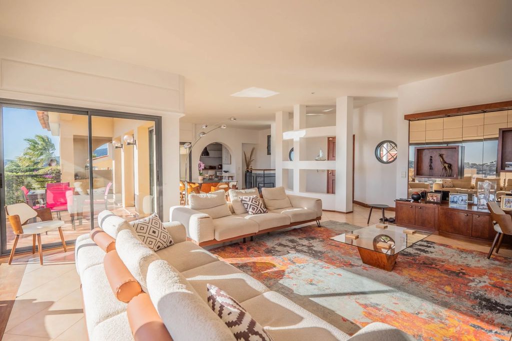 Property photo 3 of 11