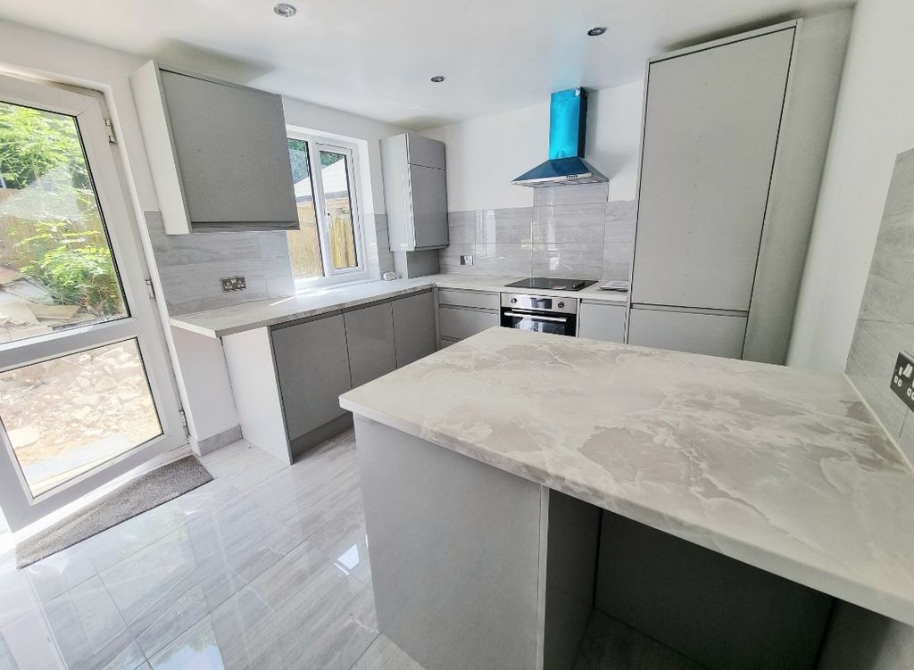 Property photo 2 of 19 Kitchen