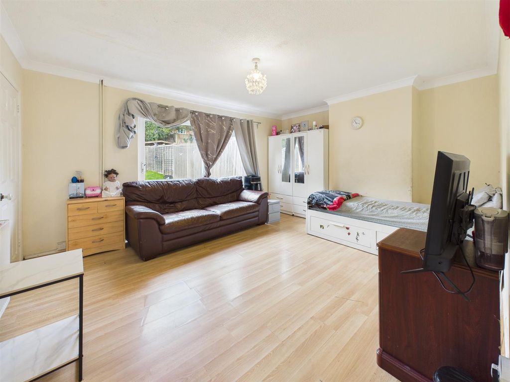 Property photo 3 of 10 Cam05510G0-Pr0296-Still007.Jpg