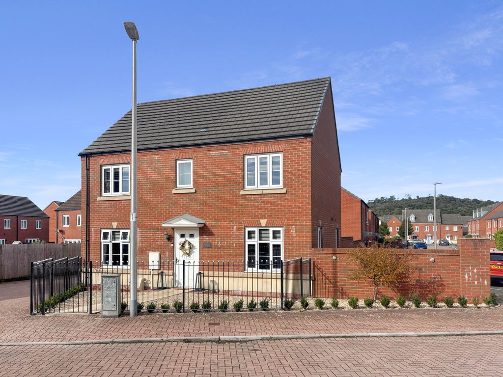 Property photo 2 of 28