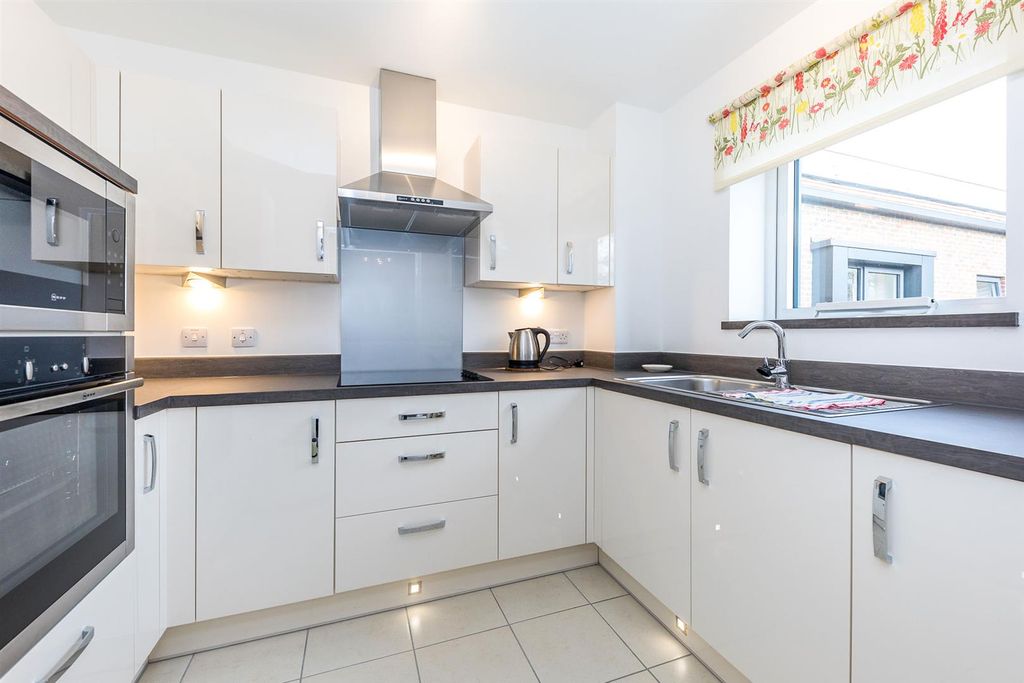 Property photo 2 of 12 8F34B521-092d-4A44-B3Ab-05A3F26d9Cac.Jpg