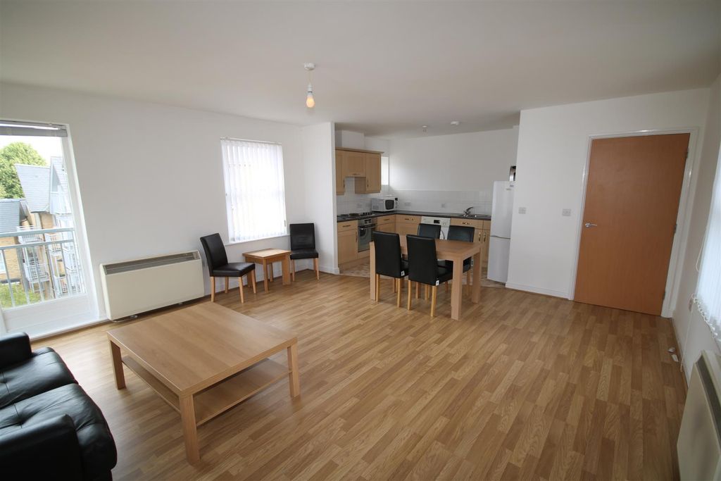 Property photo 2 of 8