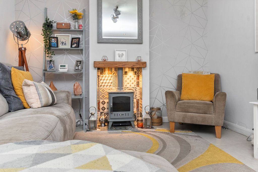 Property photo 2 of 26