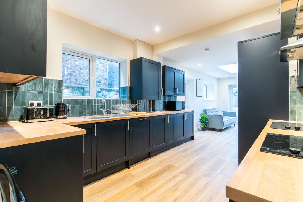 Property photo 2 of 11 59A96647-5d37-405F-8