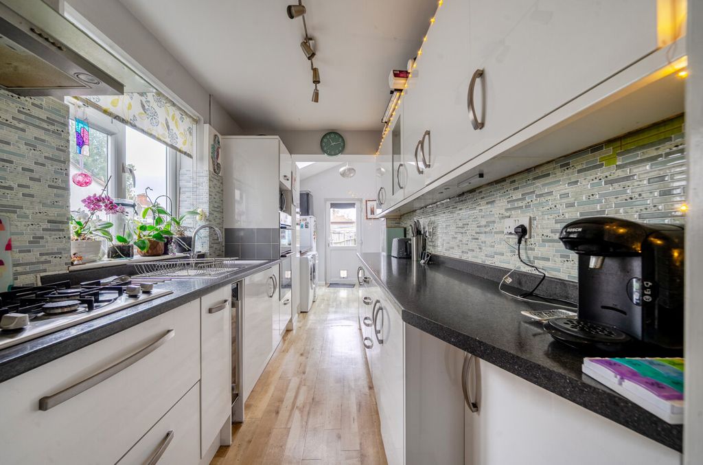 Property photo 3 of 23 1387432-23-6964F0...