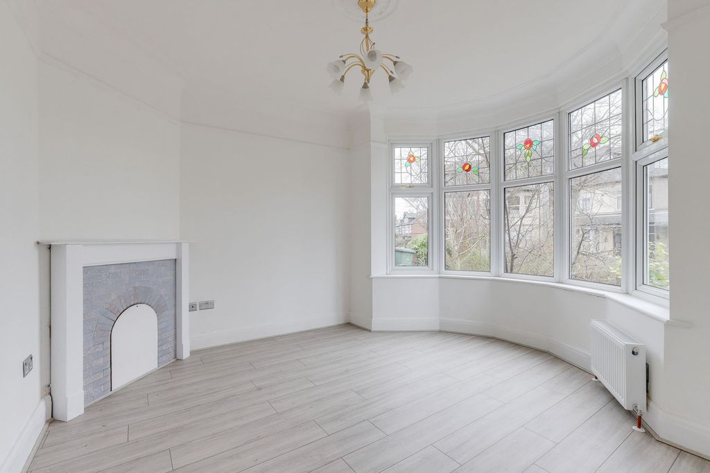 Property photo 2 of 23