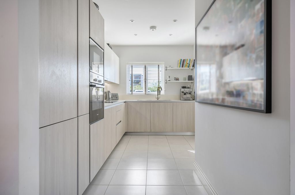 Property photo 3 of 19 1343094-1-68A89Db...