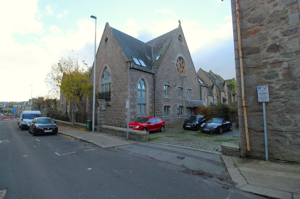 Property photo 1 of 13 External