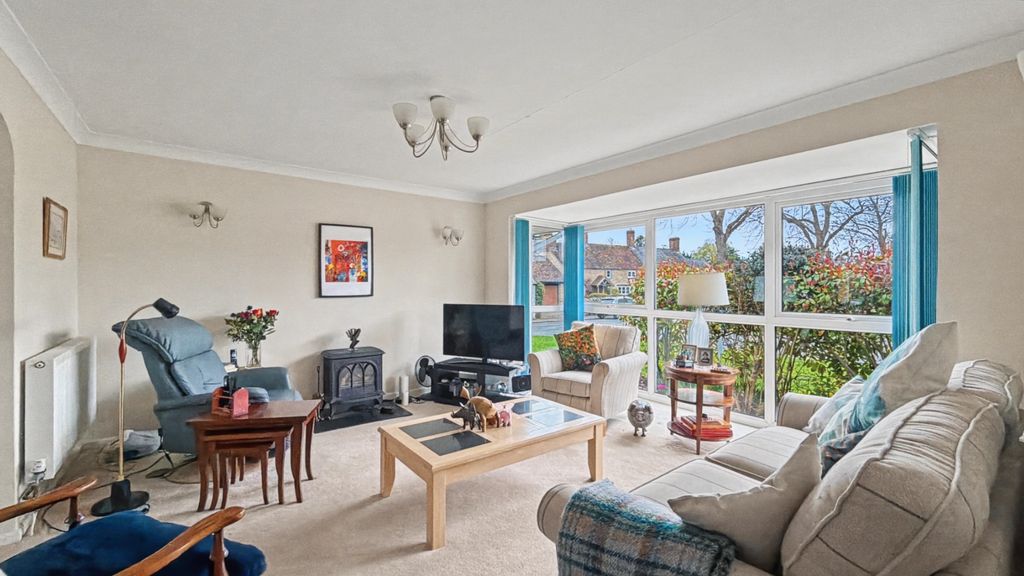 Property photo 2 of 19 4937332