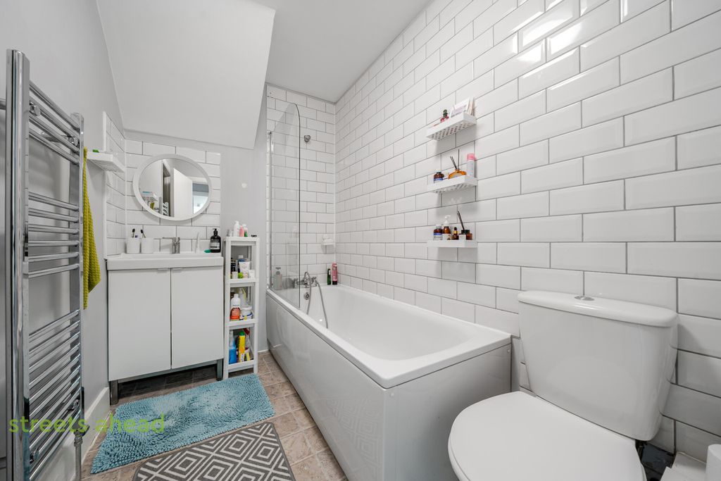 Property photo 3 of 15 394Ab3F3-9E5F-481...
