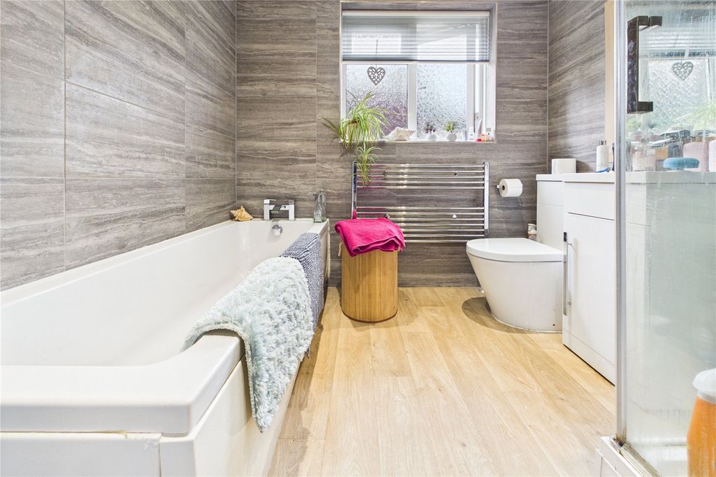 Property photo 3 of 27 Bathroom