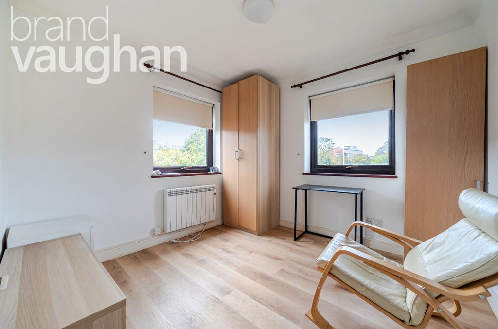 Property photo 2 of 9 Bedroom