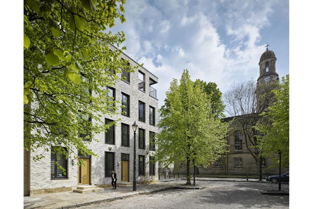 Property photo 2 of 31