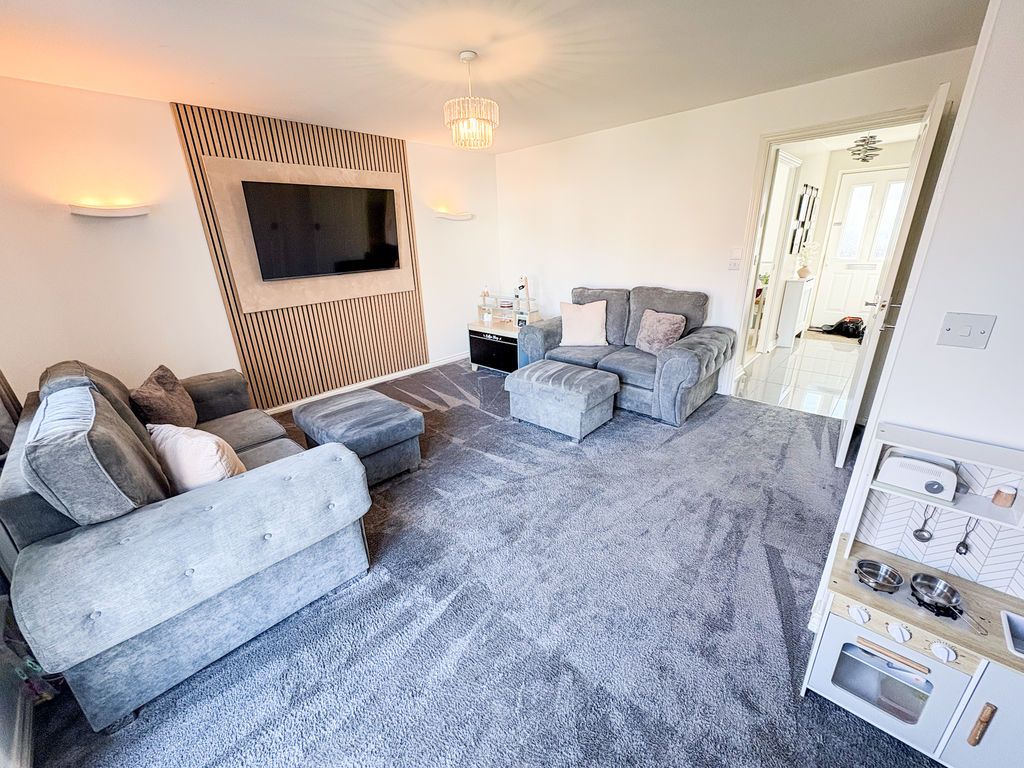 Property photo 2 of 11 Photo 1