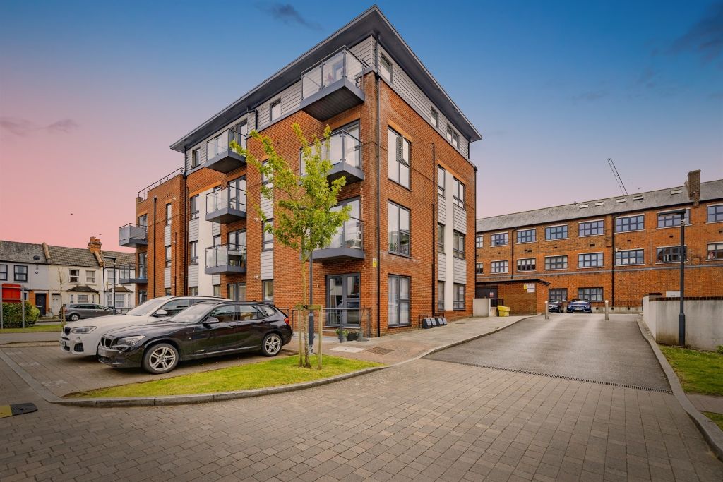 Property photo 1 of 17