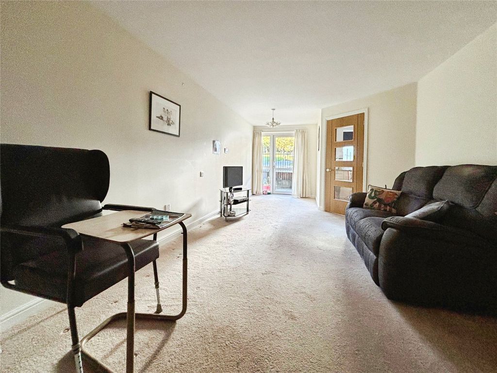 Property photo 2 of 9 Lounge