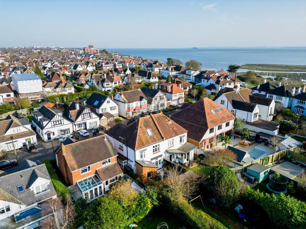 Property photo 2 of 23