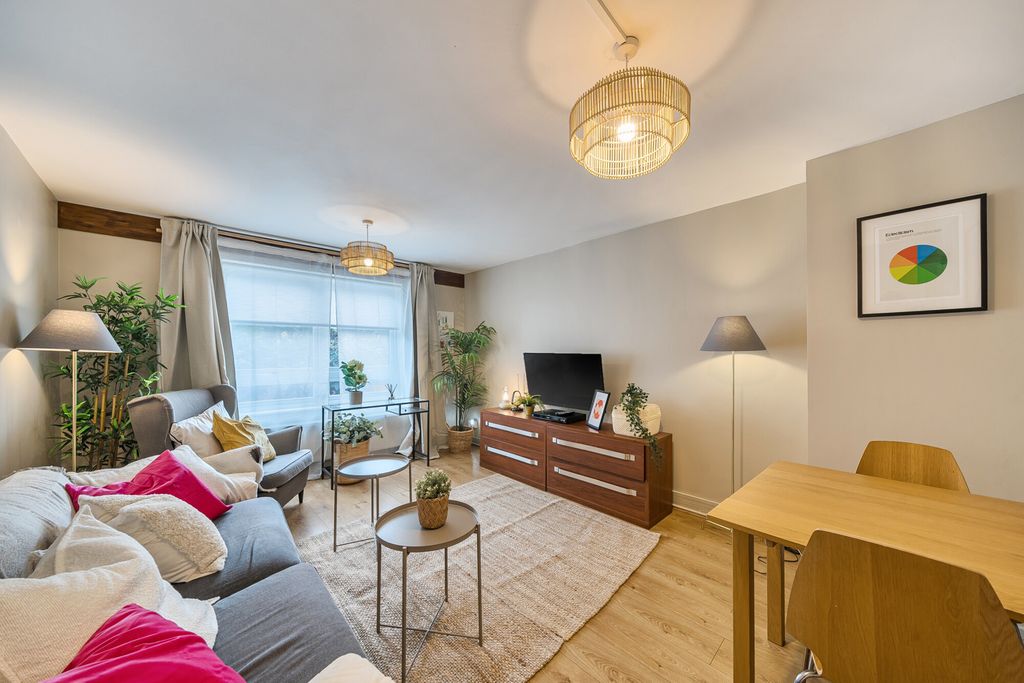 Property photo 1 of 16 Reception