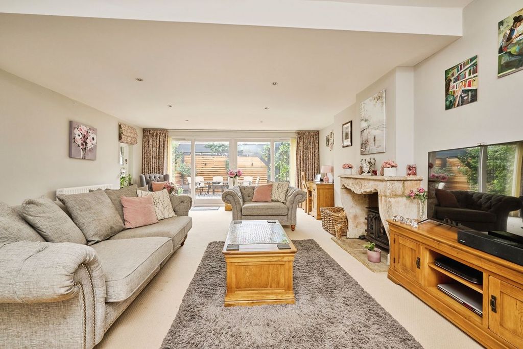 Property photo 2 of 34