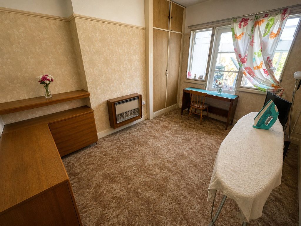 Property photo 3 of 10 Dining Room