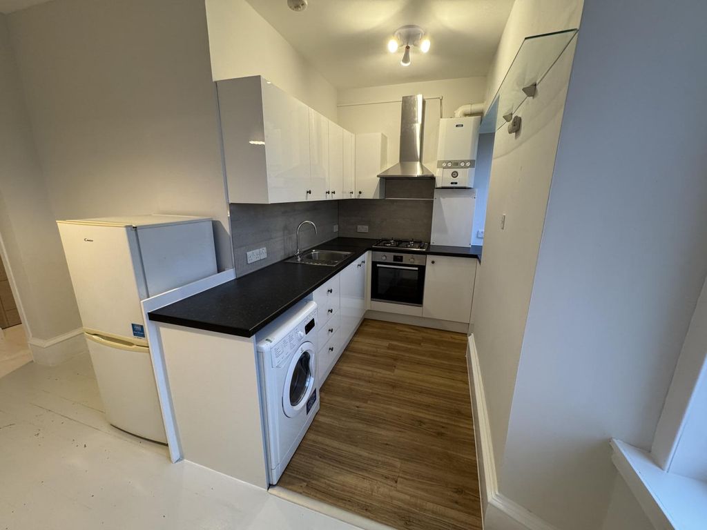 Property photo 3 of 9 Gallery