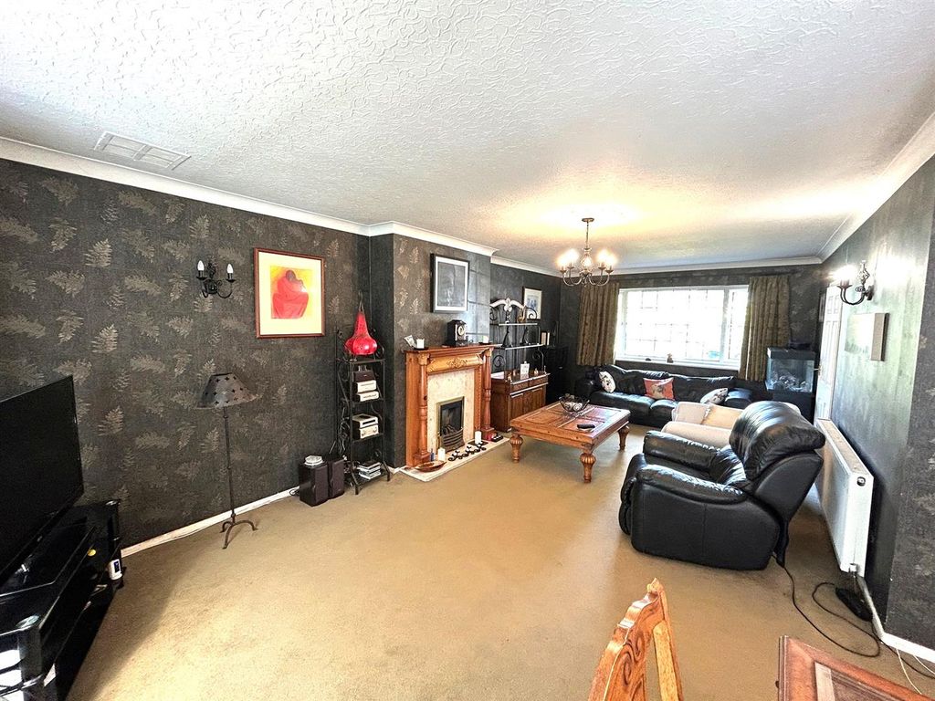 Property photo 3 of 20 Lounge.Jpg