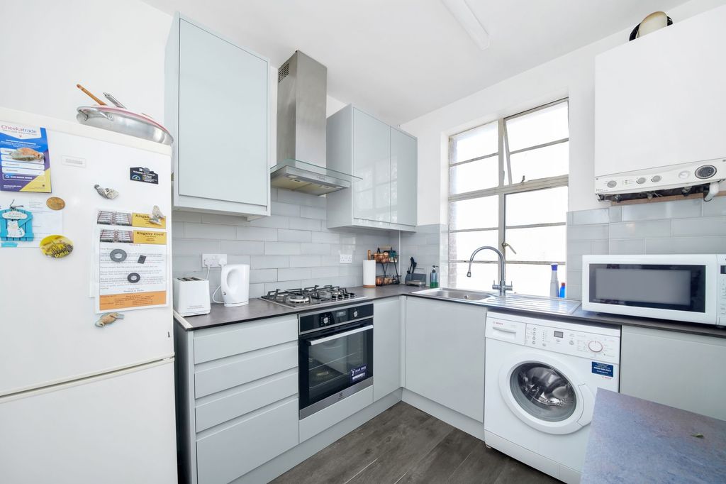 Property photo 2 of 10