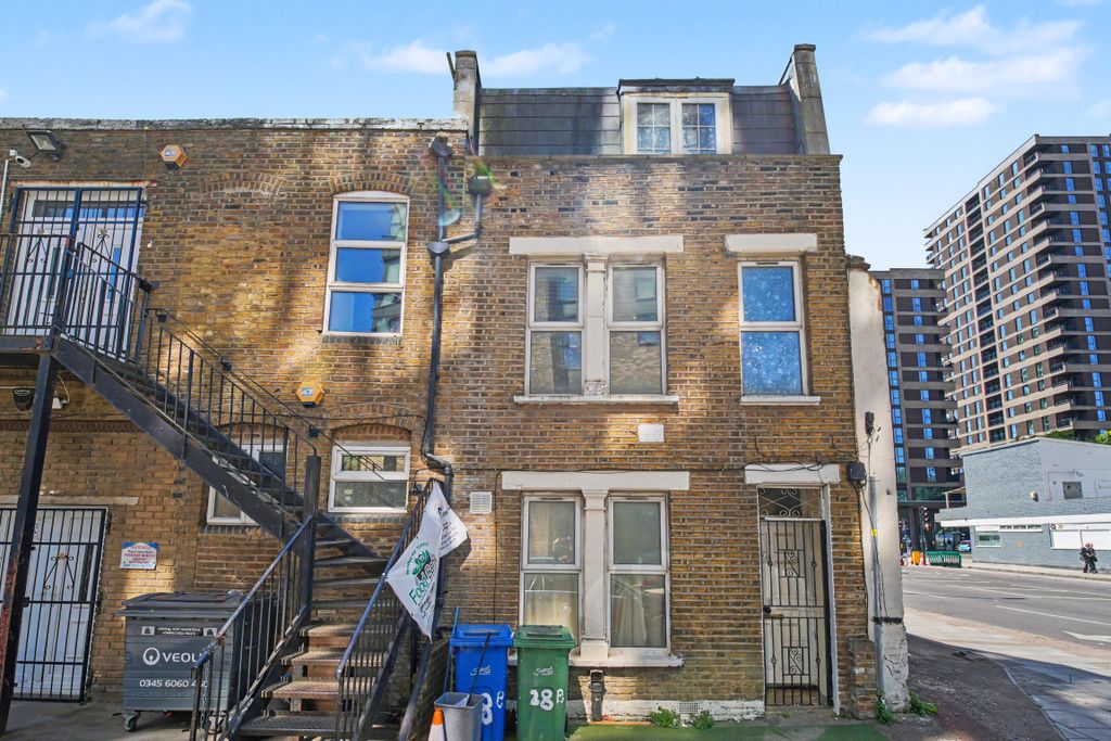 Property photo 1 of 13 28B Wagner Street, Peckham, London, Se15 1Nn