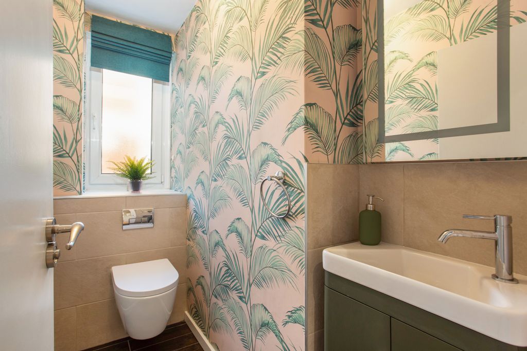 Property photo 3 of 5 Loo.Jpg