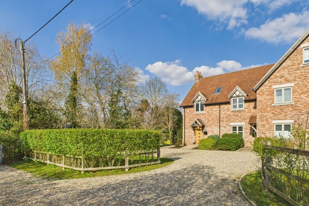 Property photo 1 of 33 Cam02519G0-Pr0244-Still007