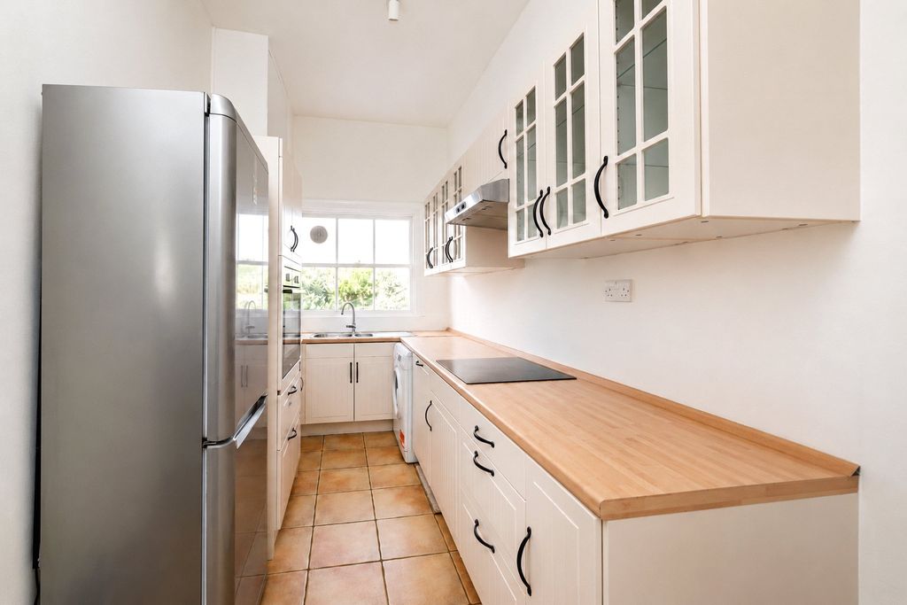 Property photo 2 of 8 Kitchen